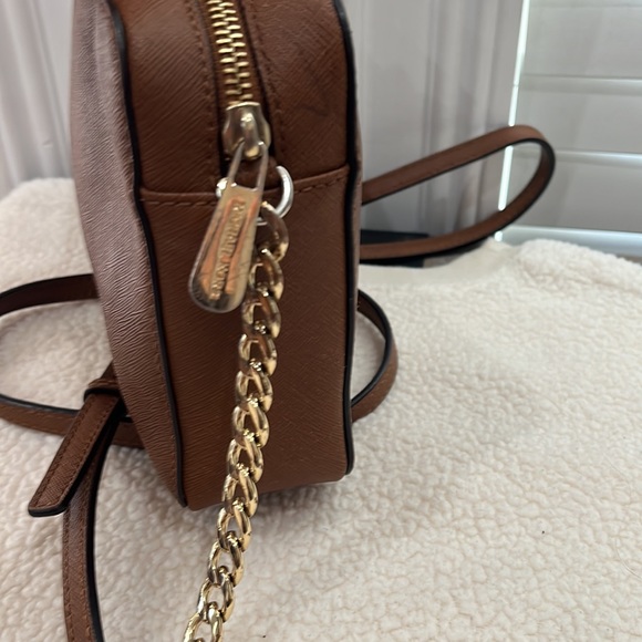 Michael Kors Jet Set Crossbody - Picture 5 of 11